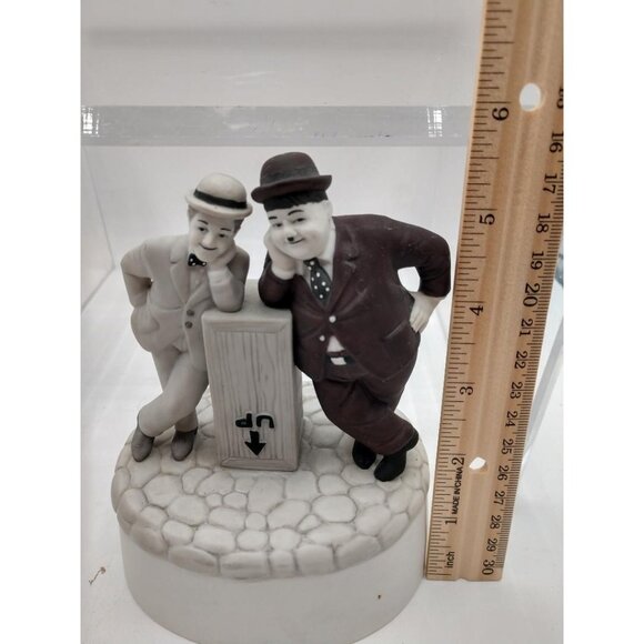 Laurel & Hardy Porcelain Musical Figurine "One Together Is Two" By Westland Gift - Picture 4 of 5
